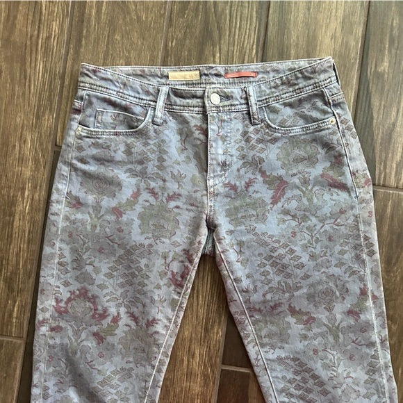 Anthropologie Pilcro Slim Boyfriend Jeans in Floral Print Faded Blue Sz 26 - Picture 5 of 10